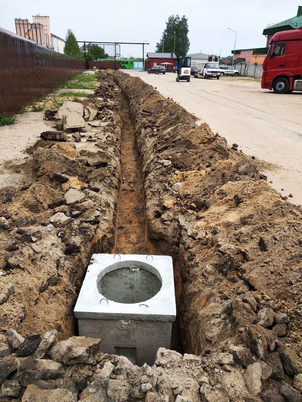 Пример рытья траншеи экскаватором