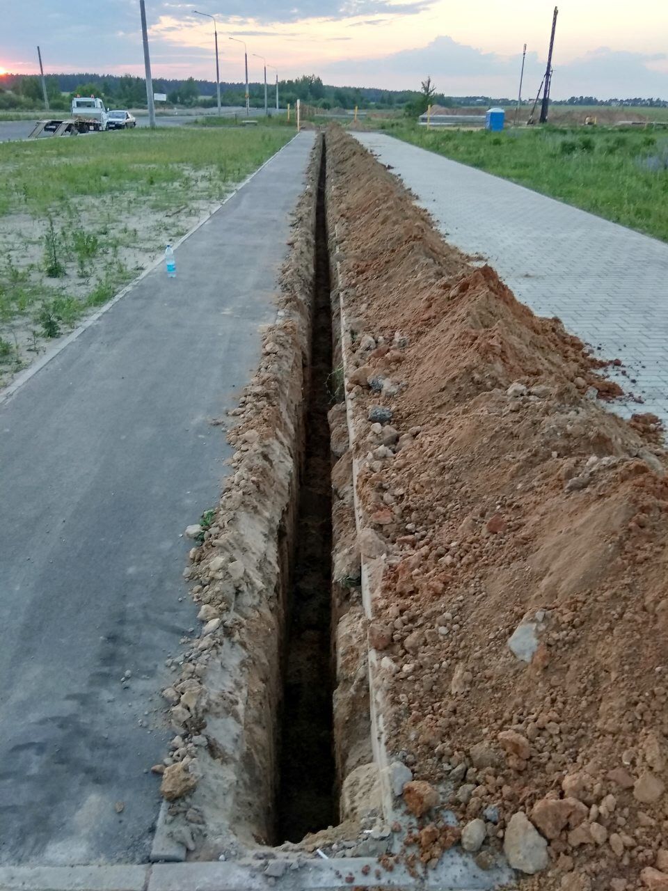 Пример рытья траншеи экскаватором